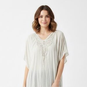 🌟Carla Conti Cream Boxy Blouse with Dolman Sleeves and crotchet center 100% silk